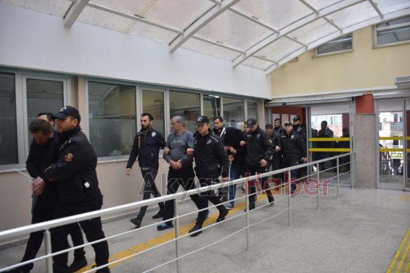 Prefabrik ev dolandırıcıları adliyeye sevk edildi