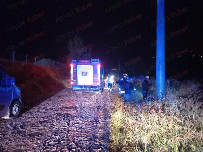 Akyazı'da kanala uçan araçta sürücü sıkıştı