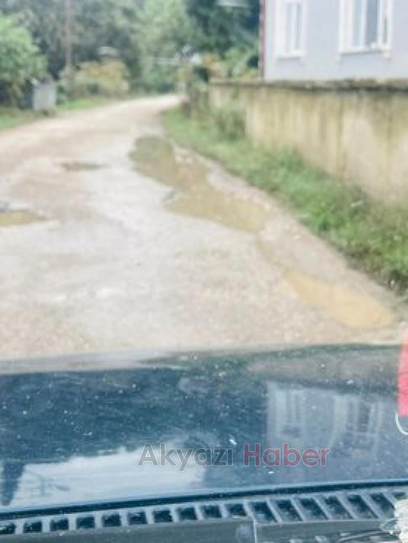 Akyazı'da vatandaşın bozuk yol tepkisi