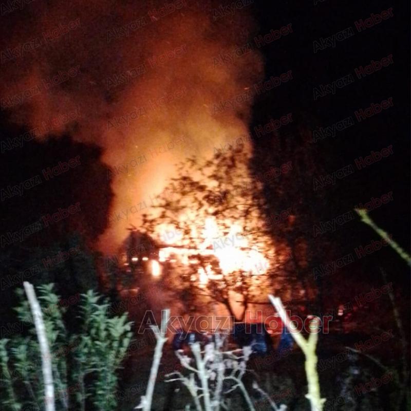 Samanlık yangında kül oldu