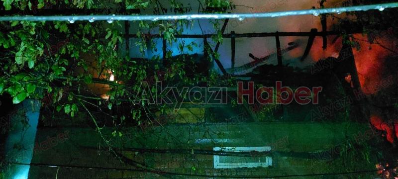 Samanlık yangında kül oldu