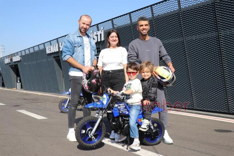 Motosikleti çalınan çocuğu Kenan'dan motosiklet hediyesi