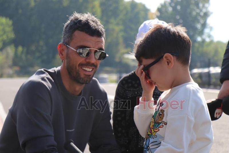 Motosikleti çalınan çocuğu Kenan'dan motosiklet hediyesi