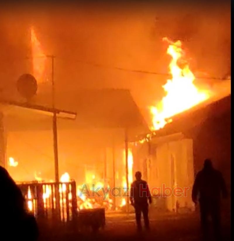 Ahşap kaşık fabrikası alev alev yandı