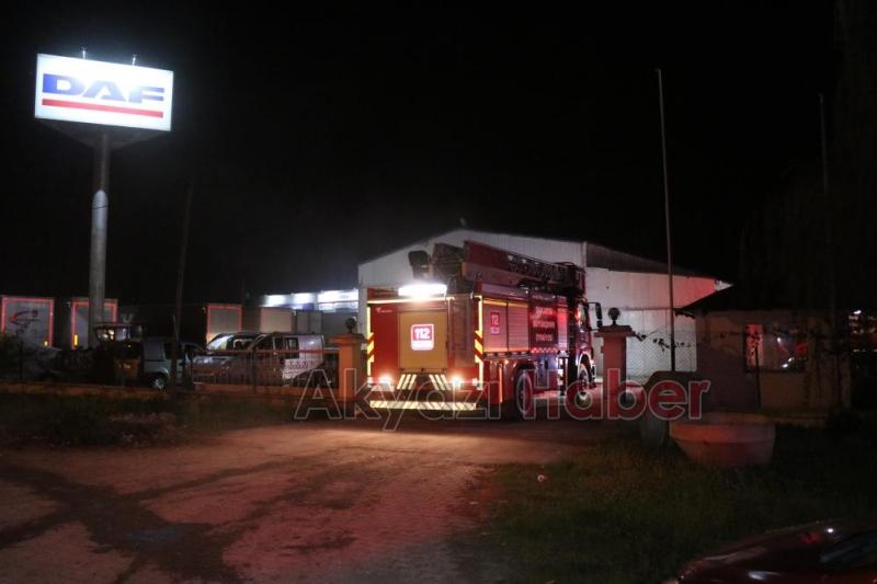 Ahşap kaşık fabrikası alev alev yandı