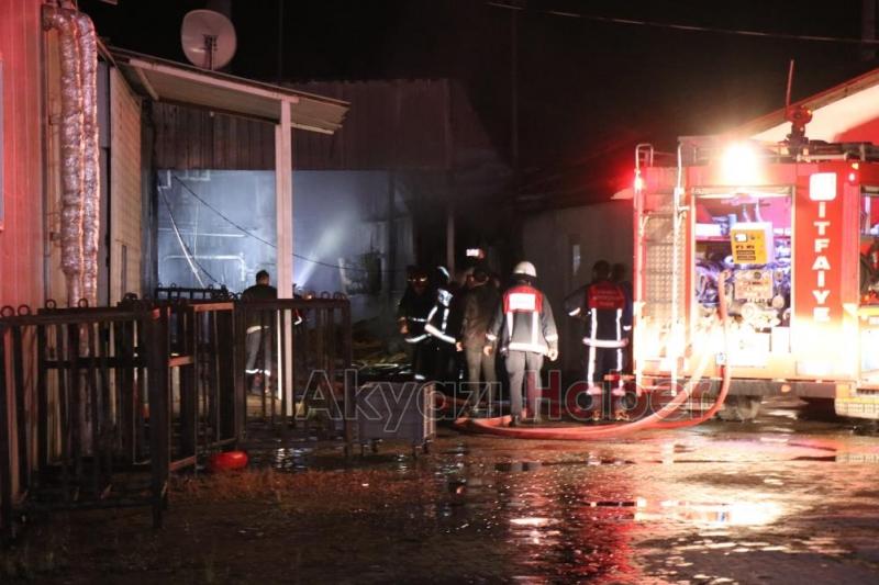 Ahşap kaşık fabrikası alev alev yandı
