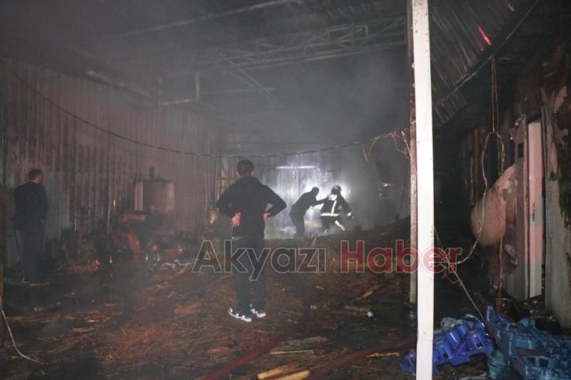 Ahşap kaşık fabrikası alev alev yandı