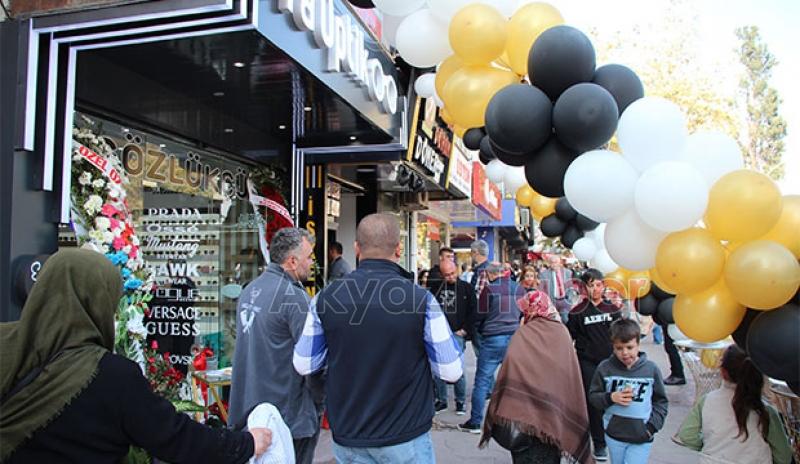 Esra Optik hizmete başladı