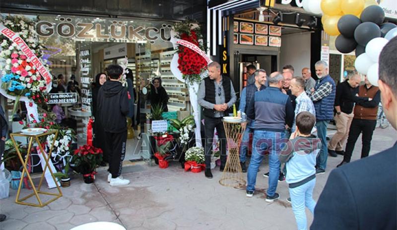 Esra Optik hizmete başladı