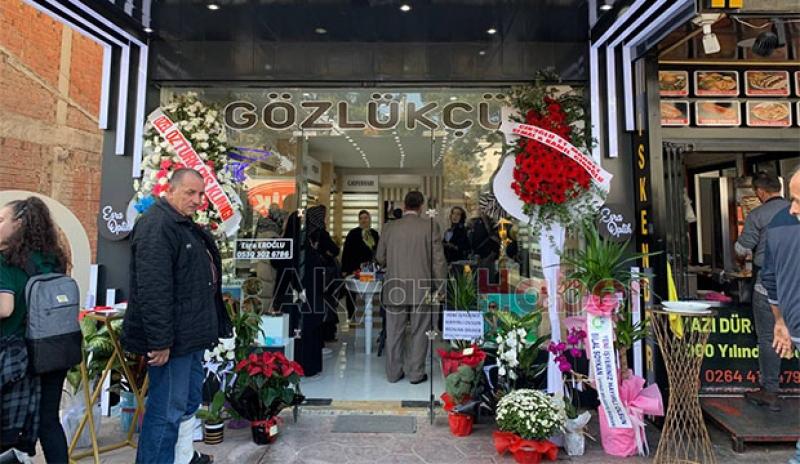 Esra Optik hizmete başladı