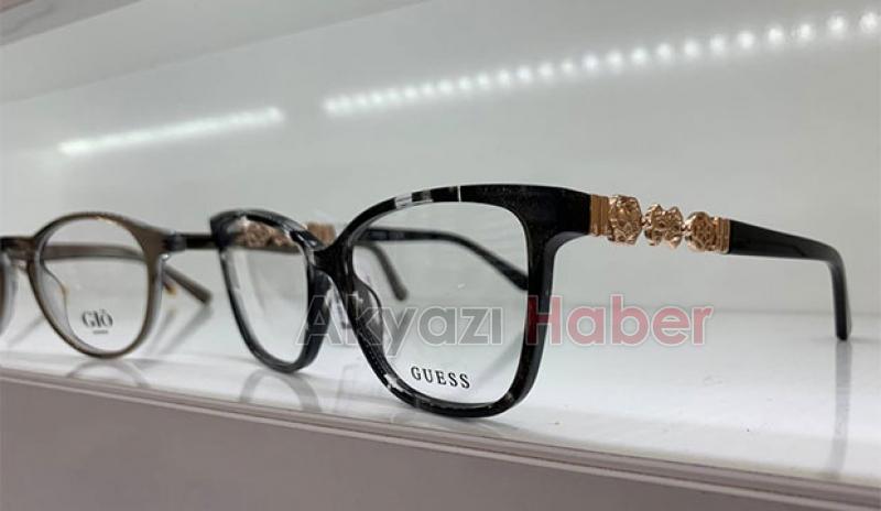 Esra Optik hizmete başladı