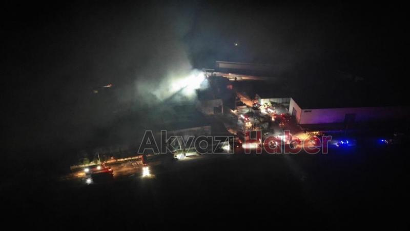 Sünger fabrikası yandı