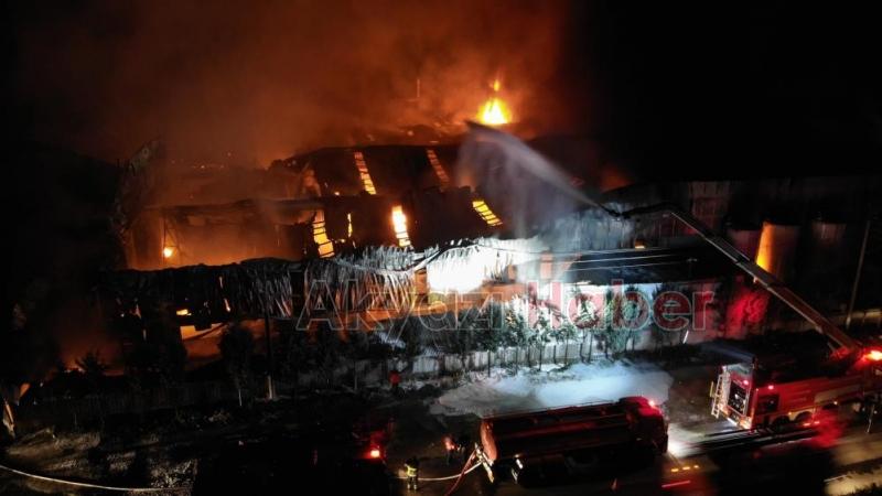 Sünger fabrikası yandı