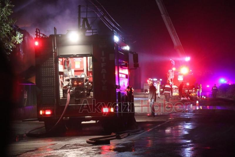 Sünger fabrikası yandı