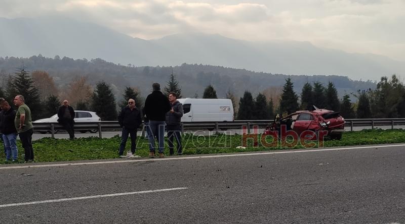 Taklalar atan araçta anne ve kızı ağır yaralandı