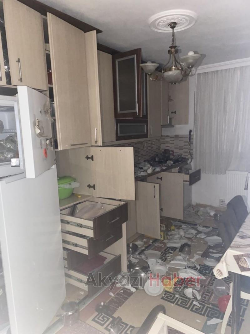 Şiddetli deprem: Sakarya sokağa döküldü