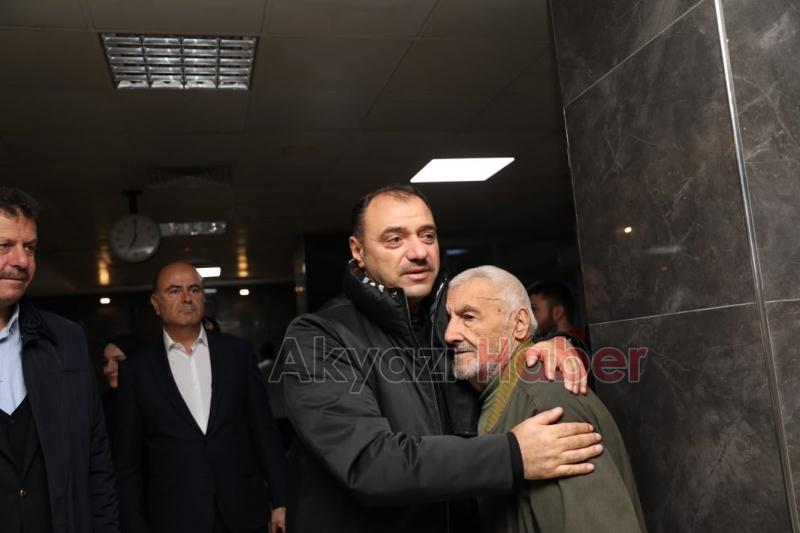  Sakarya'da depremden etkilenen vatandaşlar hastaneye kaldırıldı