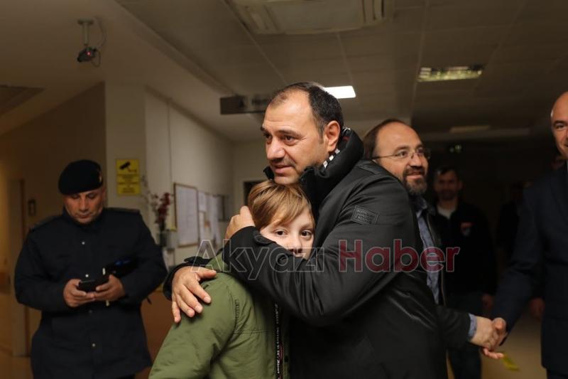  Sakarya'da depremden etkilenen vatandaşlar hastaneye kaldırıldı