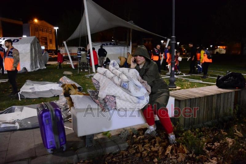 Depremin üstünden 24 saat geçti, korkusu hala sürüyor