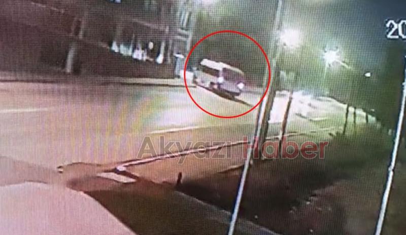 Servis aracının kurye'ye çarptığı görüntü kamerada