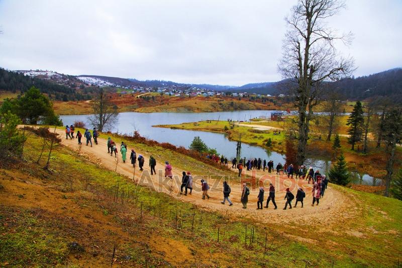 Doğaseverler karlar arasında yürüdü