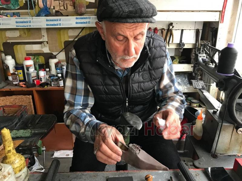 59 yıllık deri ustası teknolojiye inat mesleğini yaşatıyor