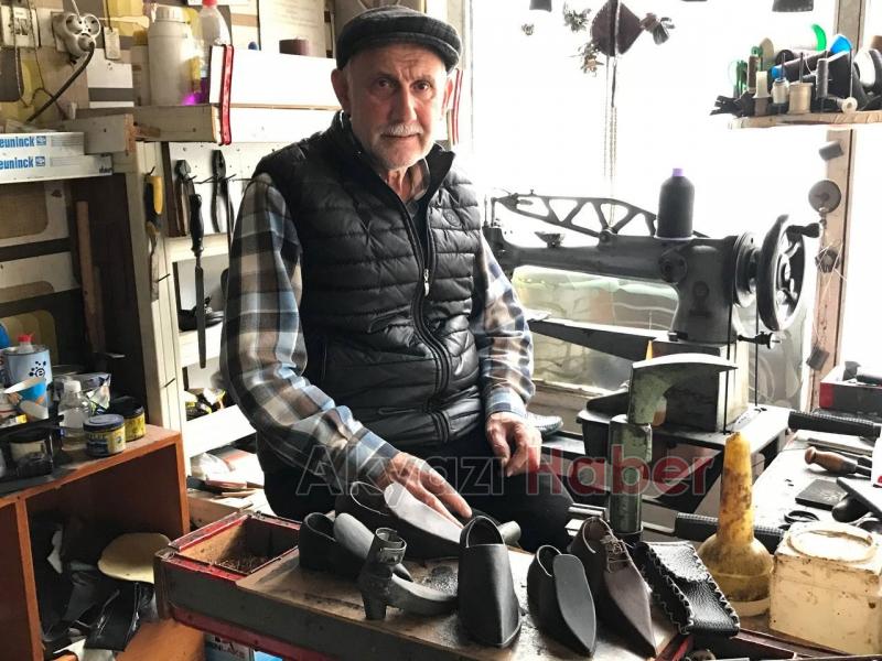 59 yıllık deri ustası teknolojiye inat mesleğini yaşatıyor
