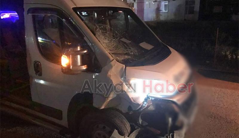 Servis aracı ile çarpışan motosikletli kurye ağır yaralı