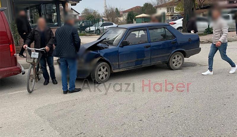 Akyazı'da maddi hasarlı trafik kazası