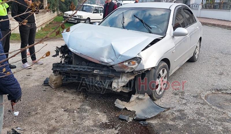 Araçla duvar arasına sıkışan kadın öldü, torunu ağır yaralı