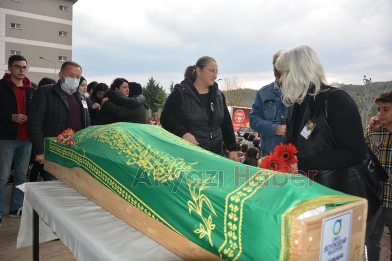 Yüksel öğretmen kafede fenalaşıp hayatını kaybetti