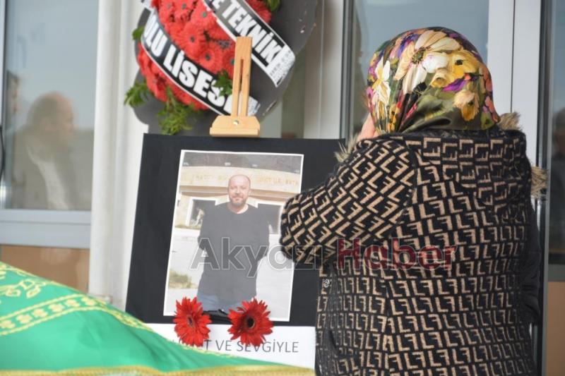 Yüksel öğretmen kafede fenalaşıp hayatını kaybetti