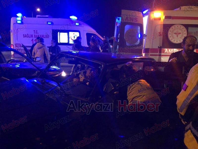 Akyazı'daki ölüm kavşağında kaza: 3 yaralı