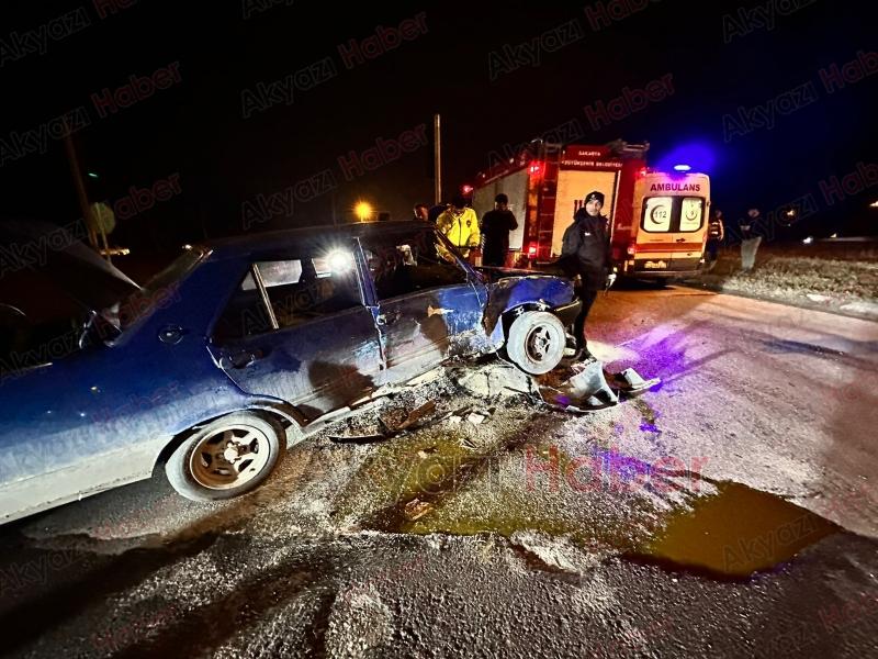 Akyazı'daki ölüm kavşağında kaza: 3 yaralı