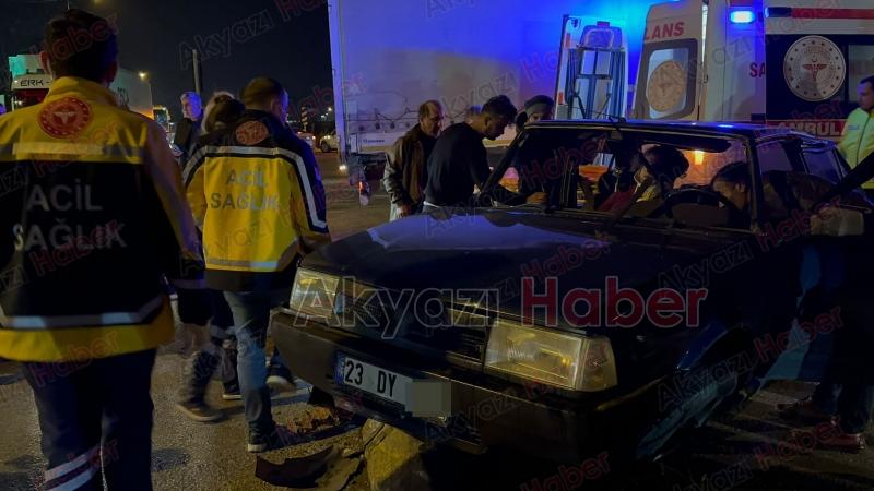 Akyazı'daki ölüm kavşağında kaza: 3 yaralı