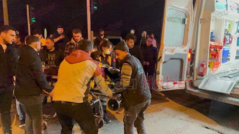 Akyazı'daki ölüm kavşağında kaza: 3 yaralı