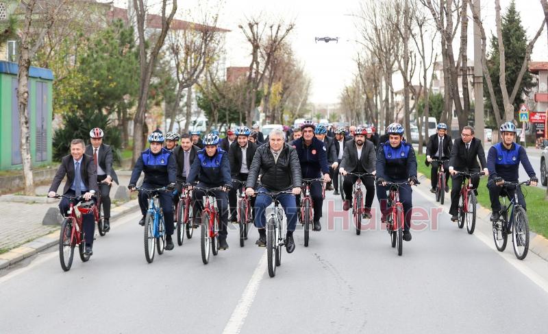 Başkan Yüce ve meclis üyeleri meclise bisikletle gittiler