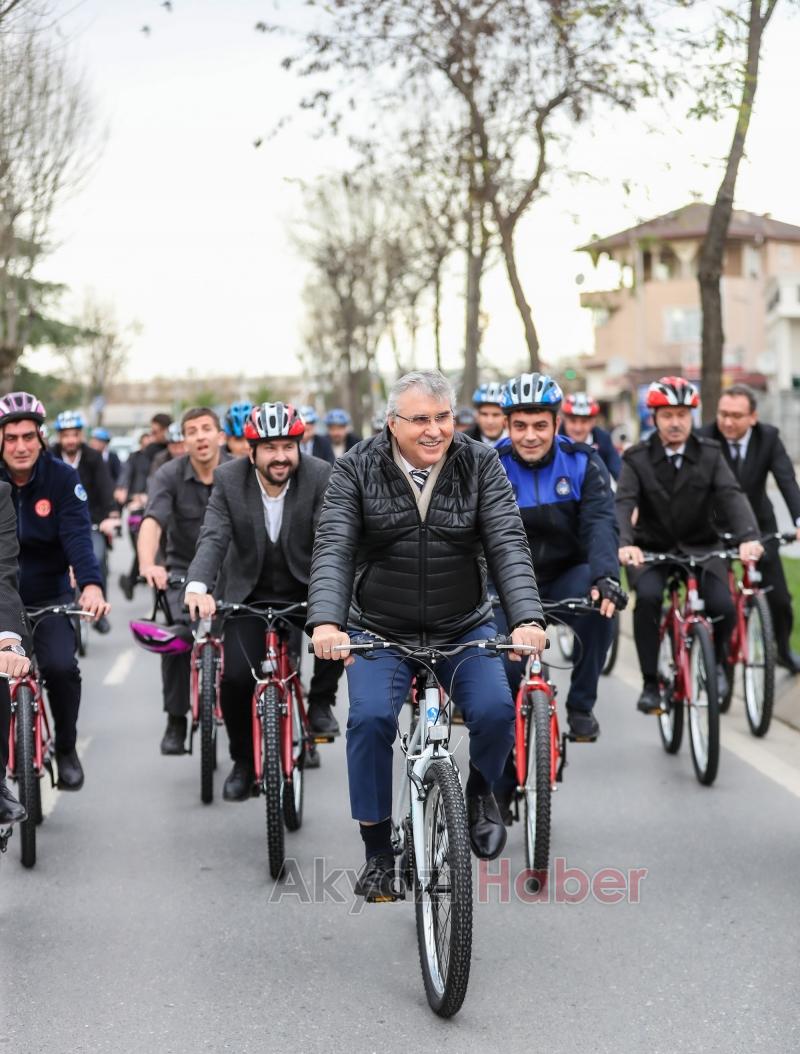 Başkan Yüce ve meclis üyeleri meclise bisikletle gittiler