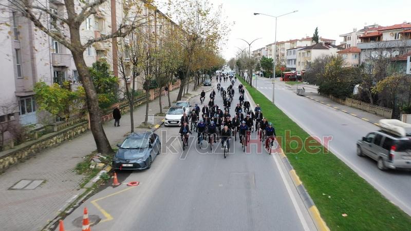 Başkan Yüce ve meclis üyeleri meclise bisikletle gittiler