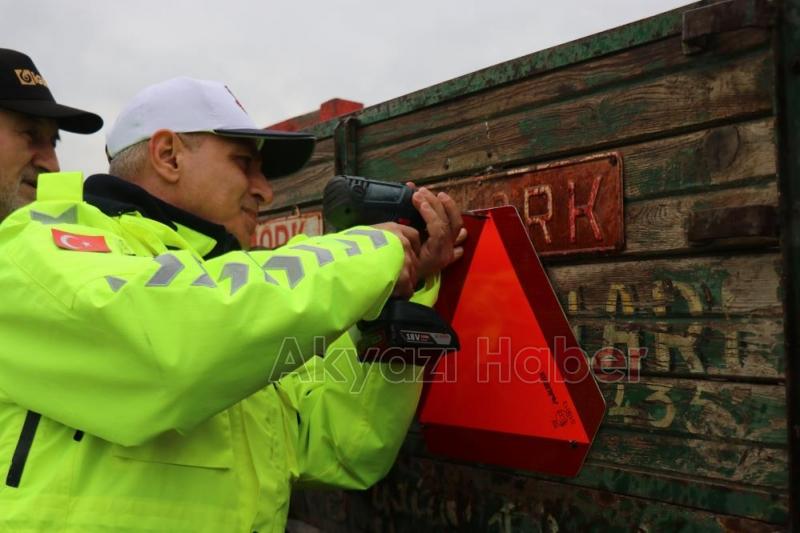 Jandarma harekete geçti, 50 römorka reflektör takıldı