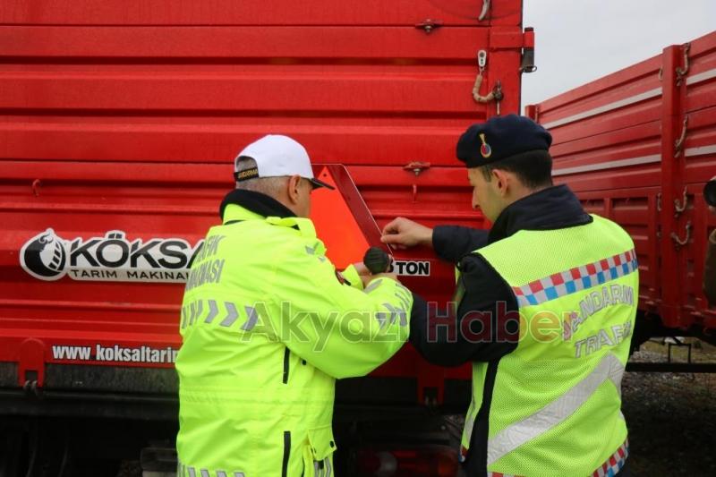Jandarma harekete geçti, 50 römorka reflektör takıldı