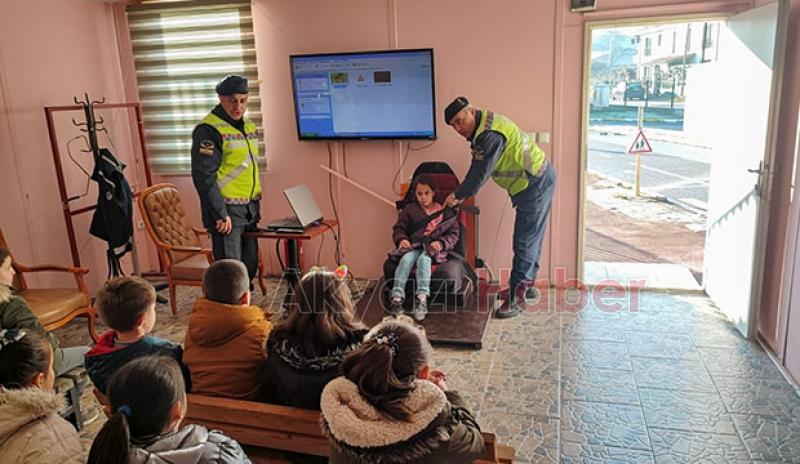 Akyazı'da jandarmadan öğrencilere trafik eğitimi