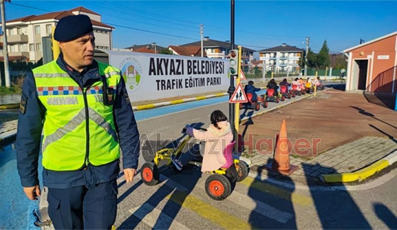 Akyazı'da jandarmadan öğrencilere trafik eğitimi