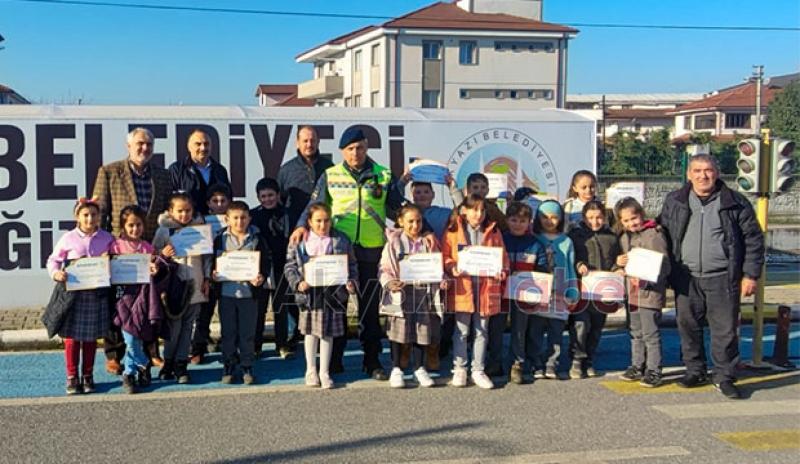 Akyazı'da jandarmadan öğrencilere trafik eğitimi