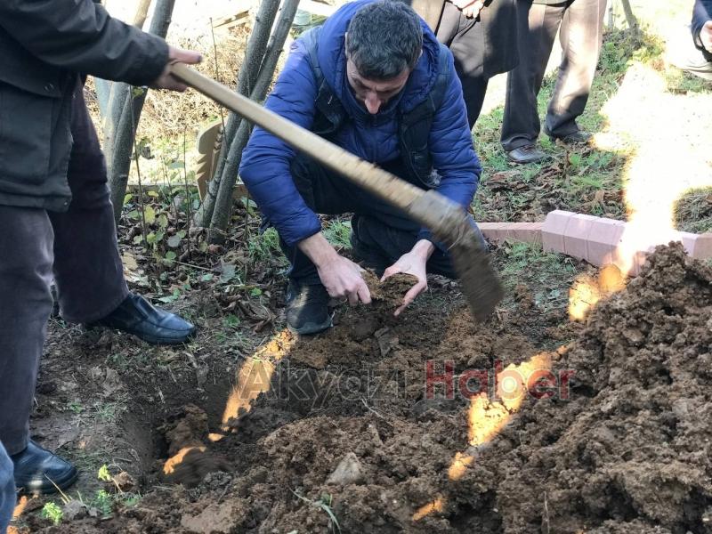  Ömer Ali dualarla defnedildi 