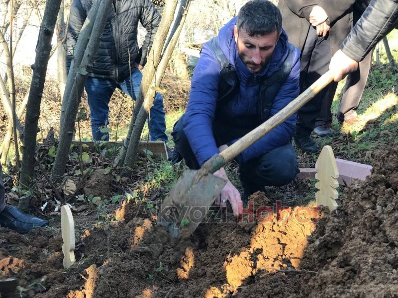  Ömer Ali dualarla defnedildi 