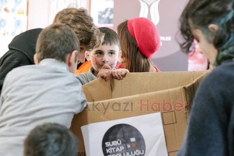 SUBÜ öğrencileri Akyazı’da kitap bağışı yaptı