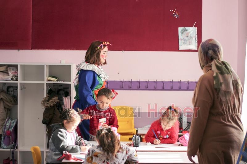 SUBÜ öğrencileri Akyazı’da kitap bağışı yaptı