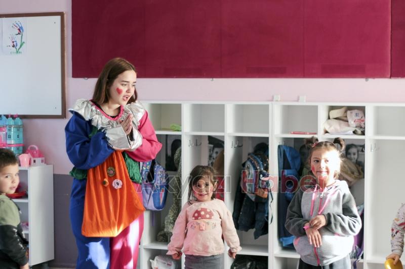 SUBÜ öğrencileri Akyazı’da kitap bağışı yaptı