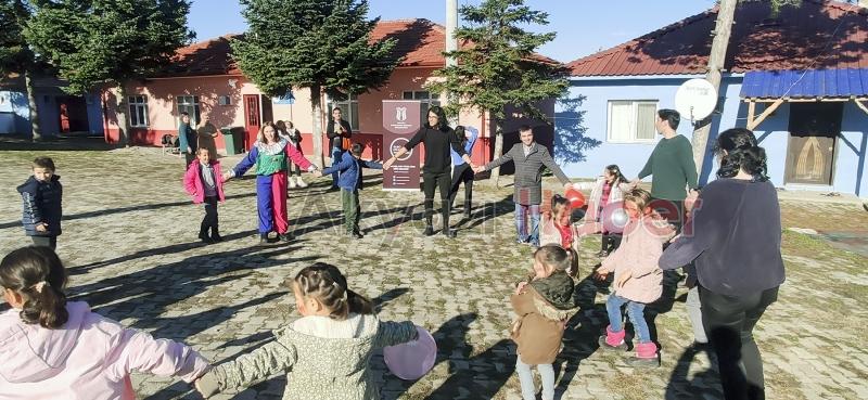 SUBÜ öğrencileri Akyazı’da kitap bağışı yaptı